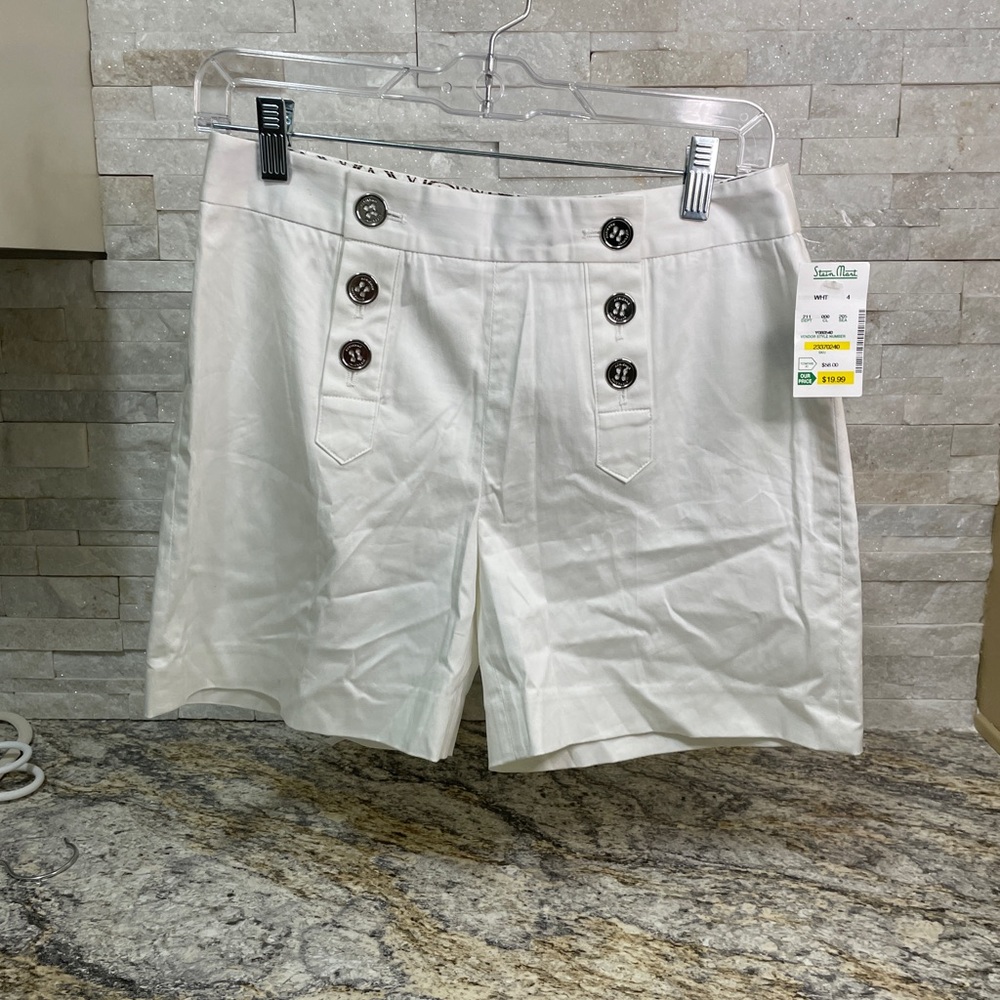 Adrienne Vittadini White Sailor Shorts New With Tag size 4